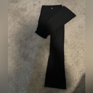 Lululemon Groove Super-High-Rise Flared Pant, size 6